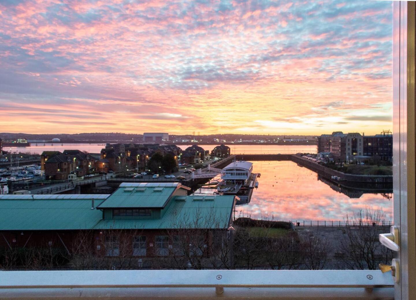 Stunning Mersey View Flat W Parking In Ливерпуль Экстерьер фото